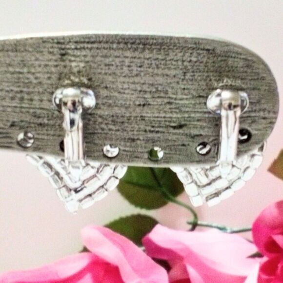 Vintage Silver Tone Prong Set Clear Rhinestone Fan Shaped Clip Earrings - Picture 6 of 6